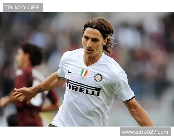 足球明星中后卫伊布的传奇职业生涯与场上风采解析