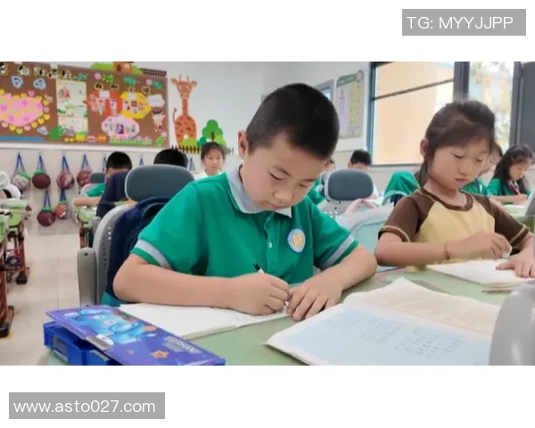 足球明星纷纷迎来儿子新生代球场外的父爱与传承之路